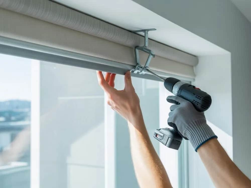 Jak zamontować roletę rzymską - uniknij najczęstszych błędów montażu