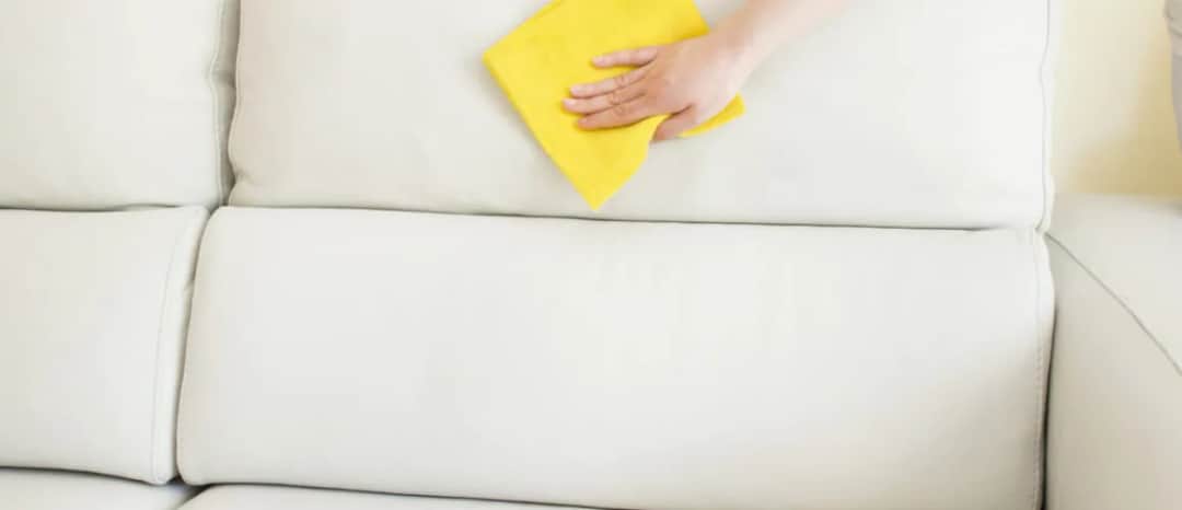 Jak usunąć nieprzyjemny zapach z kanapy? Sprawdzone metody na skuteczne czyszczenie
