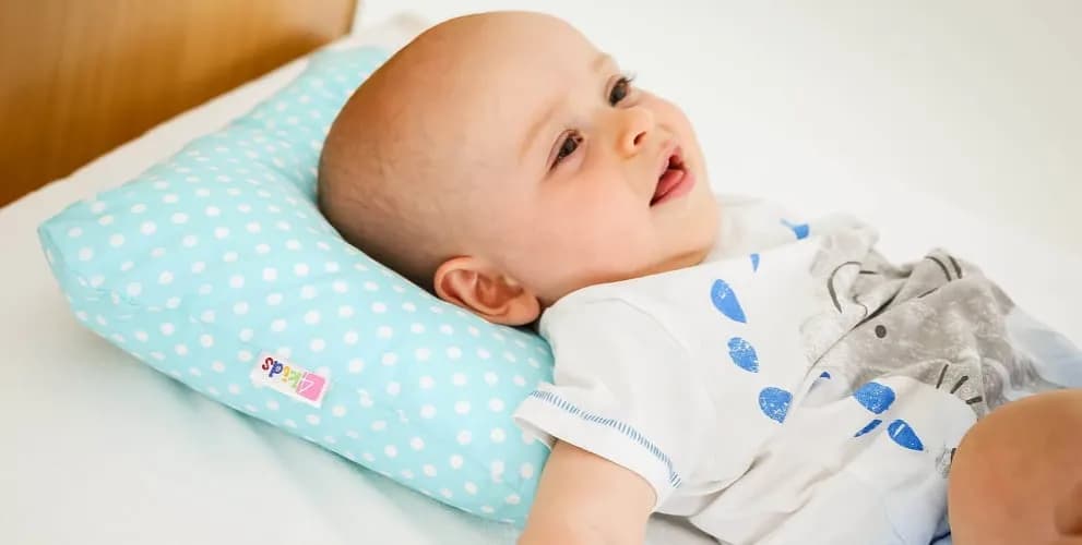 Poduszka ortopedyczna dla niemowląt od kiedy? Bezpieczeństwo i zalety
