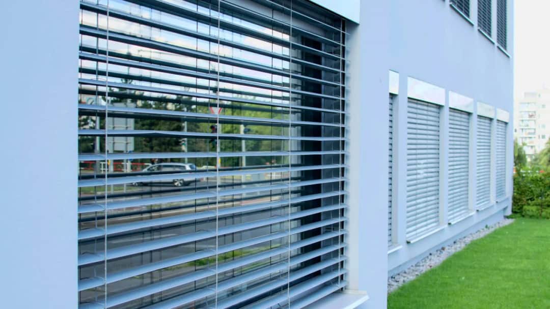 Ile kosztują rolety antywłamaniowe? Zobacz ceny i porównania ofert