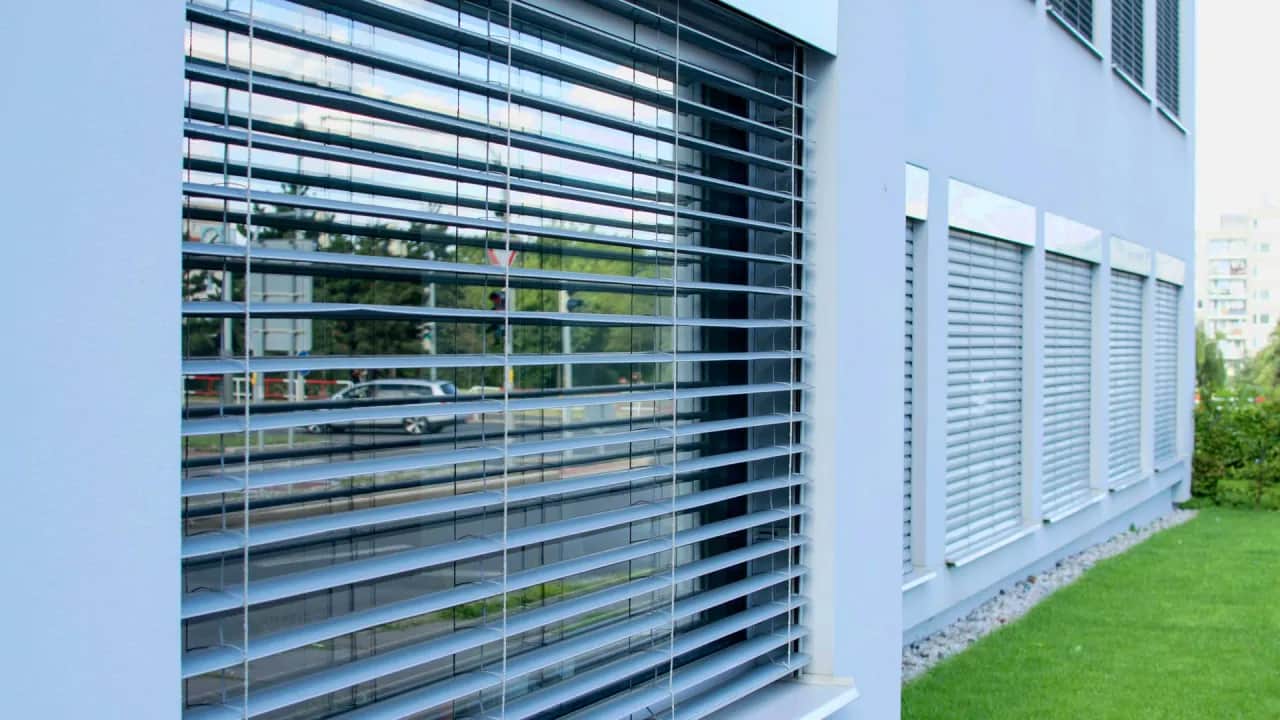 Ile kosztują rolety antywłamaniowe? Zobacz ceny i porównania ofert