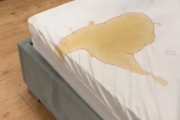 Jak skutecznie wyprać materac z moczu i pozbyć się nieprzyjemnych zapachów