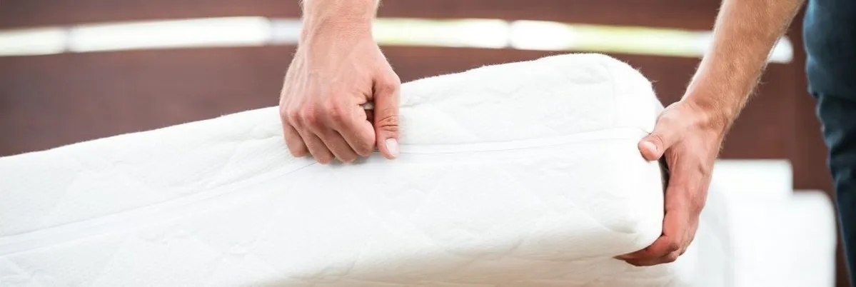 Jak łatwo rozpoznać, gdzie jest góra materaca i uniknąć błędów